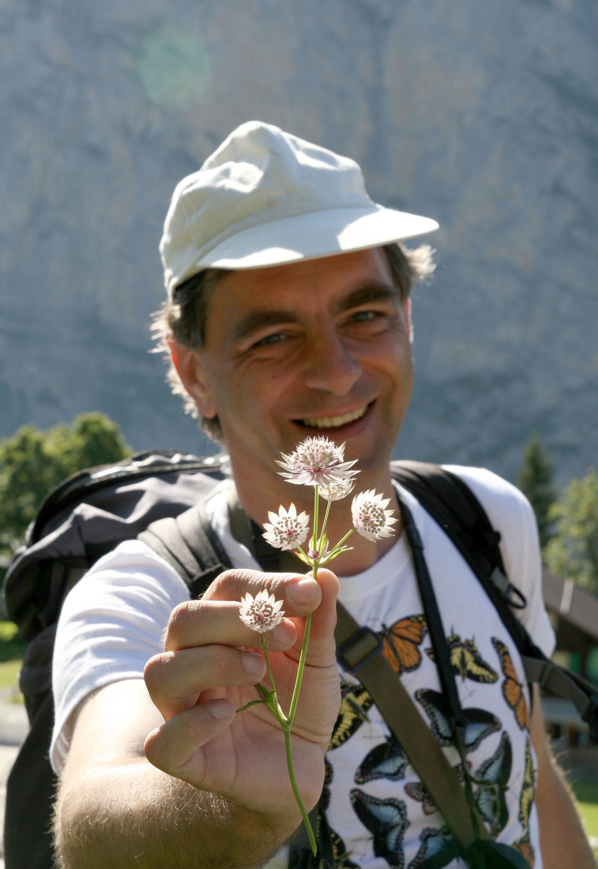 Martin Koradi leitet Kräuterwanderungen und Kräuterkurse.
